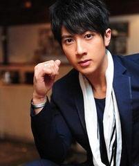 明星吴尊个人资料,从偶像到演员，多面才华的星途历程